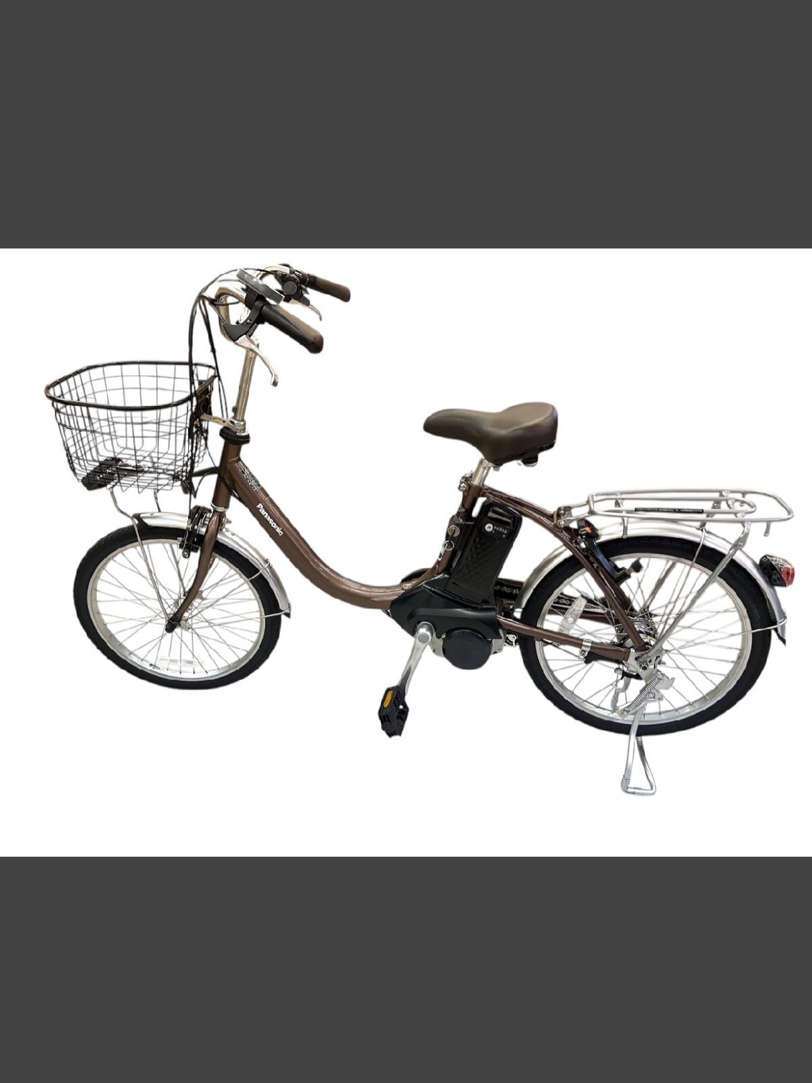 パナソニックの電動自転車⁡、ビビです
またぎやすく、乗り降りしやすいフレーム設計となっております

照射範囲が広くなった前照灯で前方だけでなく足元も照射し、常時点灯機能付きで、昼間でも高い被視認性を実現。
⁡
お買い物や通勤通学時にも重宝します(*^^*)
⁡
⁡