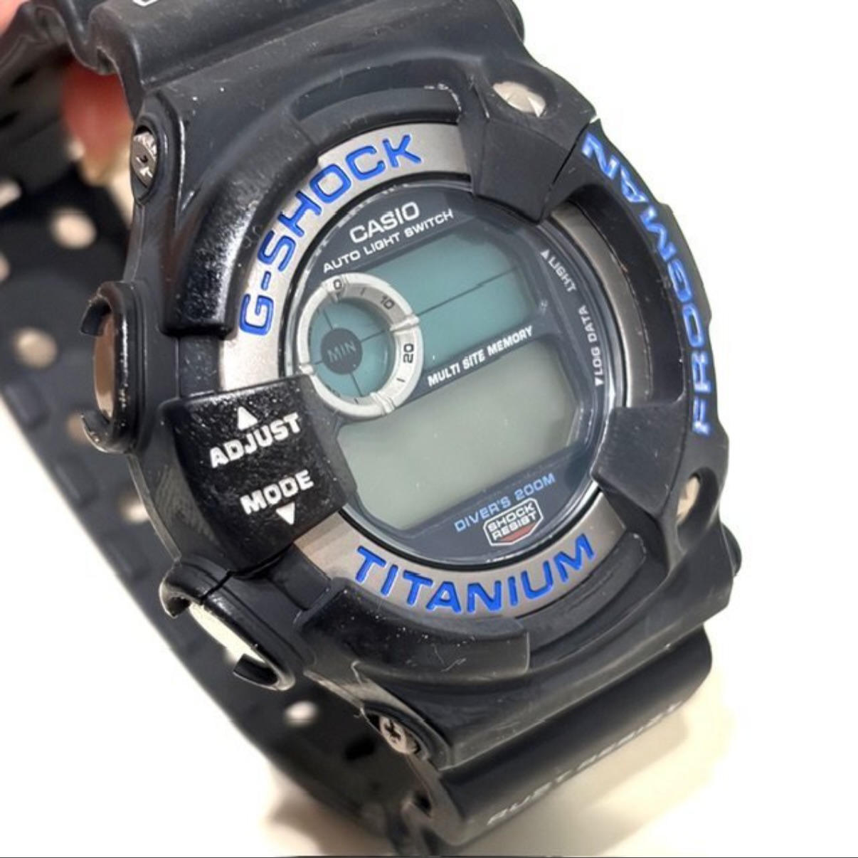 腕時計大量出品中️

・G-SHOCK フロッグマン

・レトロデザインの腕時計
⁡
・カルバンクラインの無駄のないシンプルデザインな腕時計

・NIKEなどスポーツブランドの腕時計 
⁡
などなど、

カジュアルにもストリートにも合わせやすい豊富なラインナップ

シンプルなコーデに1本足すだけで、ぐっと雰囲気が変わります◎
⁡

⁡