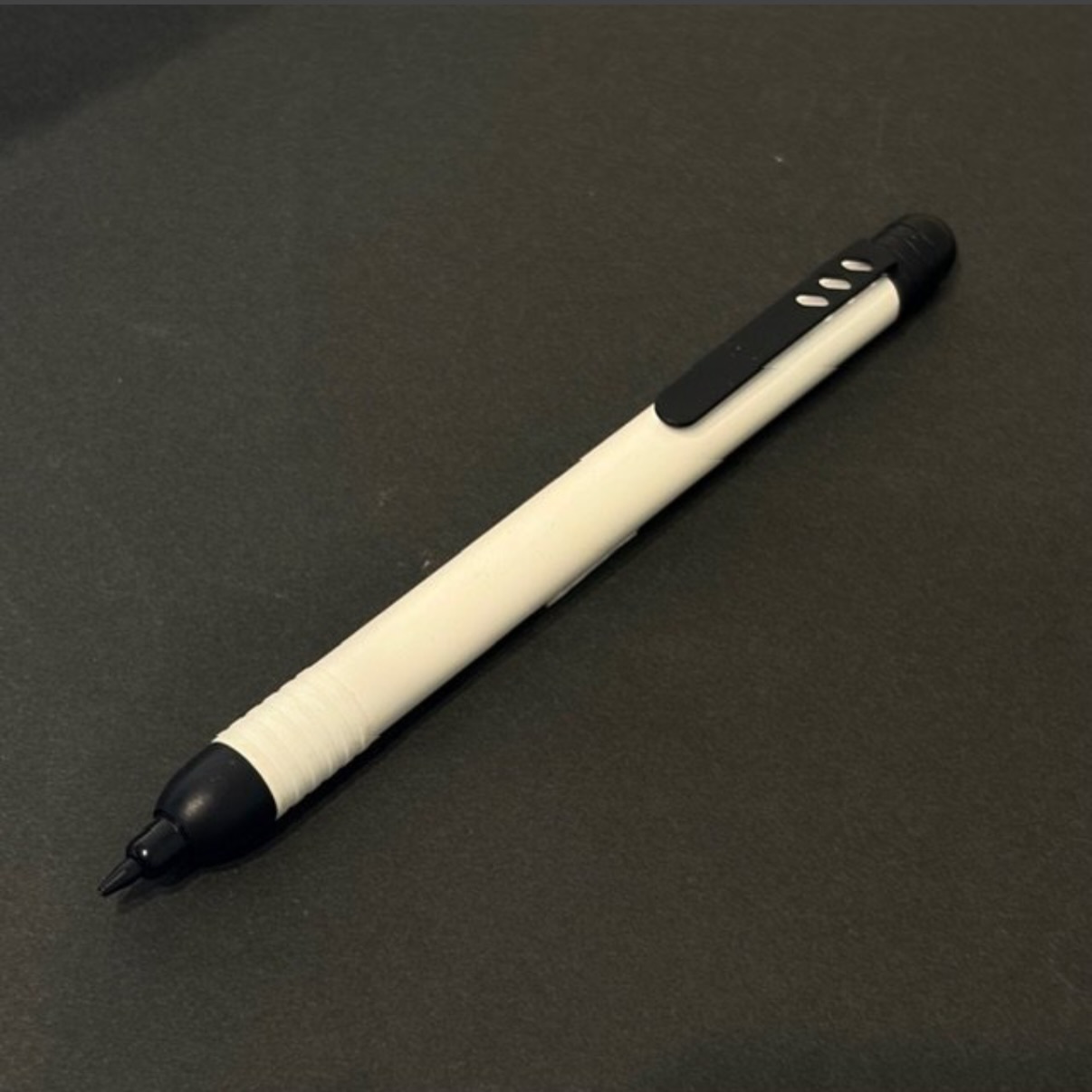 ·
⁡
時を経てなお、色褪せない機能美️
⁡

手元にあるだけで背筋が伸びるような、
ヴィンテージの筆記具たちをオークションに出品します。

特にPILOTの「Automac」は、自動芯繰り出し機構を搭載したメカニカルな名作。
今のペンにはない、重厚感と精巧な作りがたまりません。

デジタルな時代だからこそ、
紙の上を滑る「書く」という贅沢な時間を、
この特別な一本と共に。
⁡

⁡