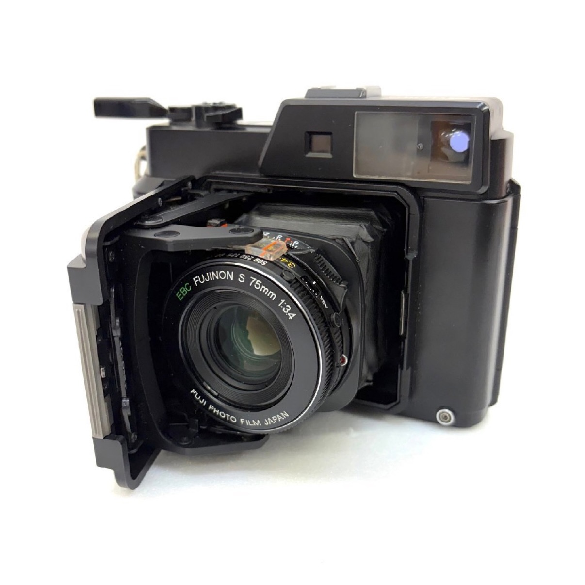📸

⁡
📸 憧れのフィルムカメラ時間を楽しみませんか？ 📸
⁡
FUJICA GS645 プロフェッショナル 中判フィルムカメラ 

6×4.5cm判（セミ判）のブローニーフィルムを使用する中判レンジファインダーカメラ。

レンズを前面カバー内に収納できる蛇腹フォールディング式を採用し、中判カメラとは思えないほどコンパクト
持ち運びやすく、気軽に本格的なフィルム撮影を楽しめます。

中判ならではの豊かな描写と、フィルムならではの優しい空気感。
シャッターを切るたびに特別な一枚を残してくれる一台です

フィルムカメラ好きの方はもちろん、これから中判カメラに挑戦したい方にもおすすめ

 ヤフオクにて出品中！ 
気になる方はぜひチェックしてみてください
⁡
⁡